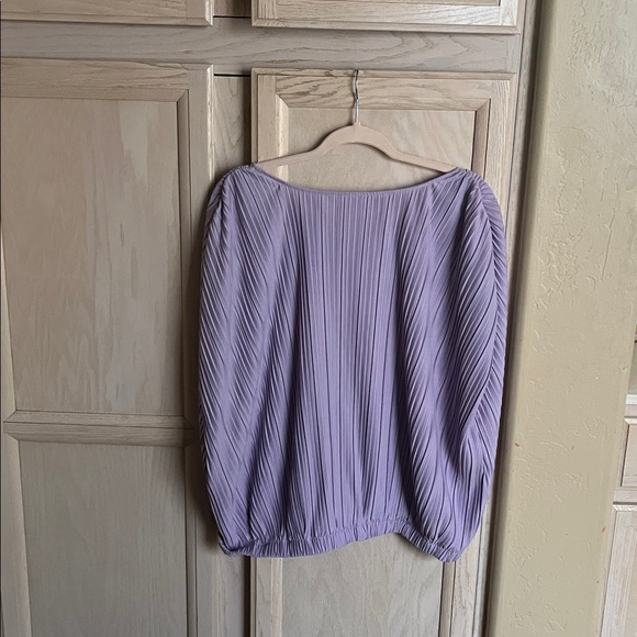 🌺 3/$30| Chico’s Pleated Bubble Hem Top - Picture 8 of 9